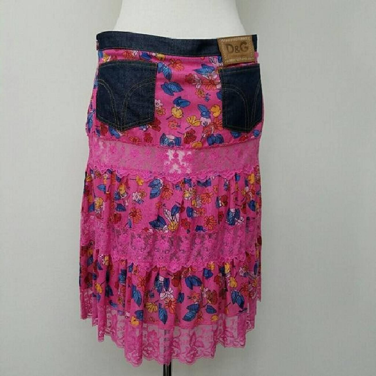 Dolce&Gabbana Lace Skirt

Flower skirt with denim pockets.Brand new. Never used. Tags still attached. MADE IN ITALY

Type:Skirts
Size:12 (L, 32, 33)
Color:pink
Style/Collection:Dolce&Gabbana Lace Skirt