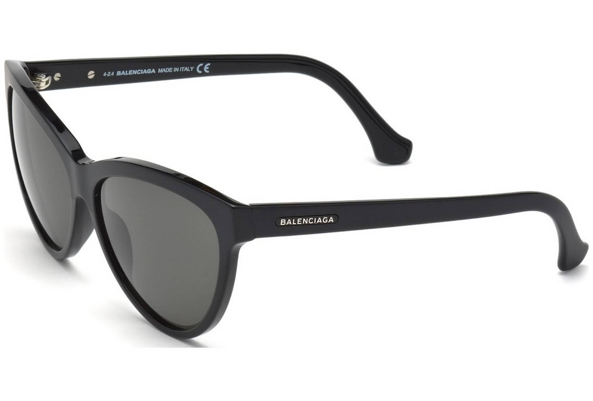 Balenciaga BA0029-05N-59 Black/Other / Green Sunglasses

Frame : Acetate
Brand new with original case and cleaning cloth.
Made in Italy