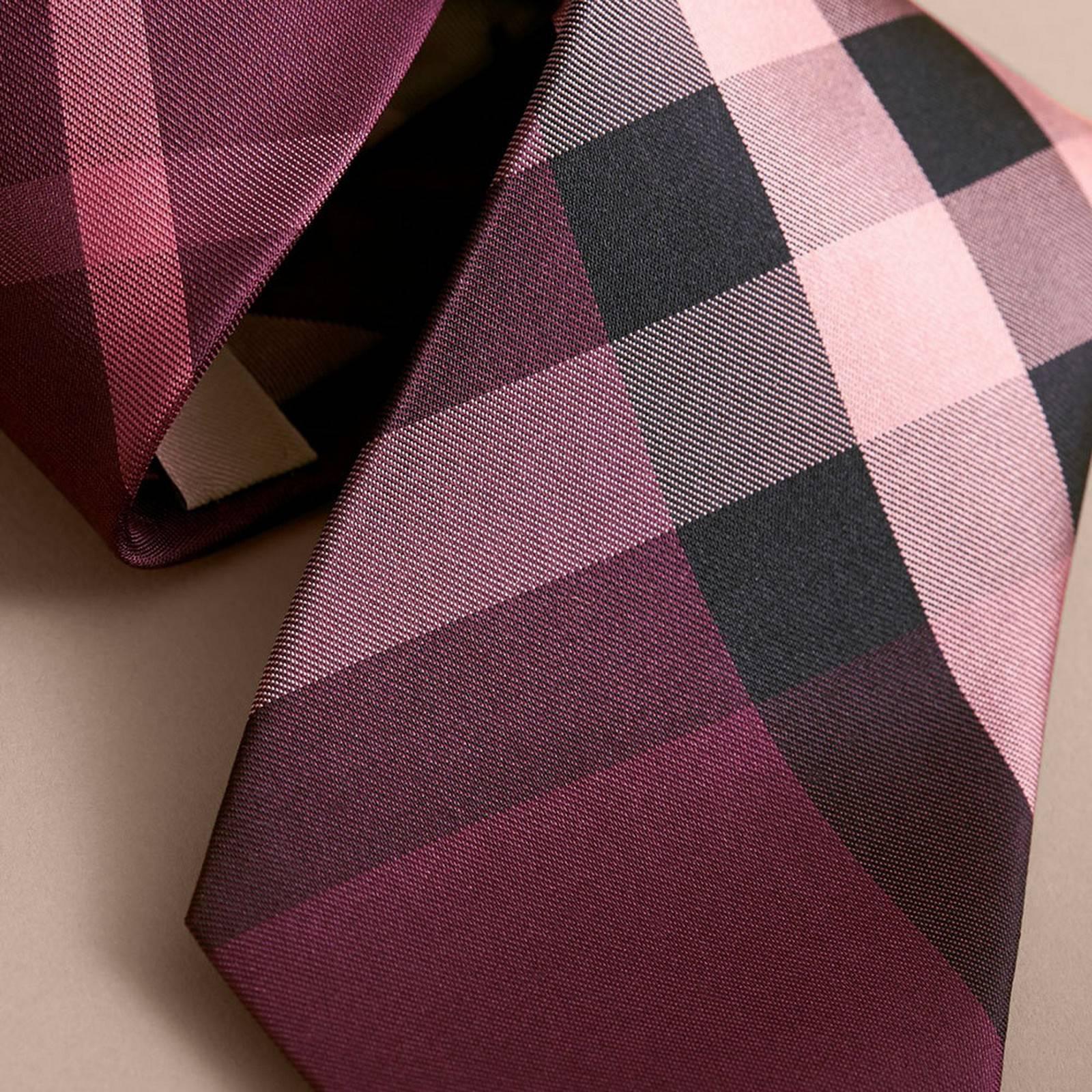 Burberry Modern Cut Check Silk Rose Pink Tie - Size: 3” (8cm)
Brand new.
100% Silk.
Size: 3” (8cm)
Made in Italy.