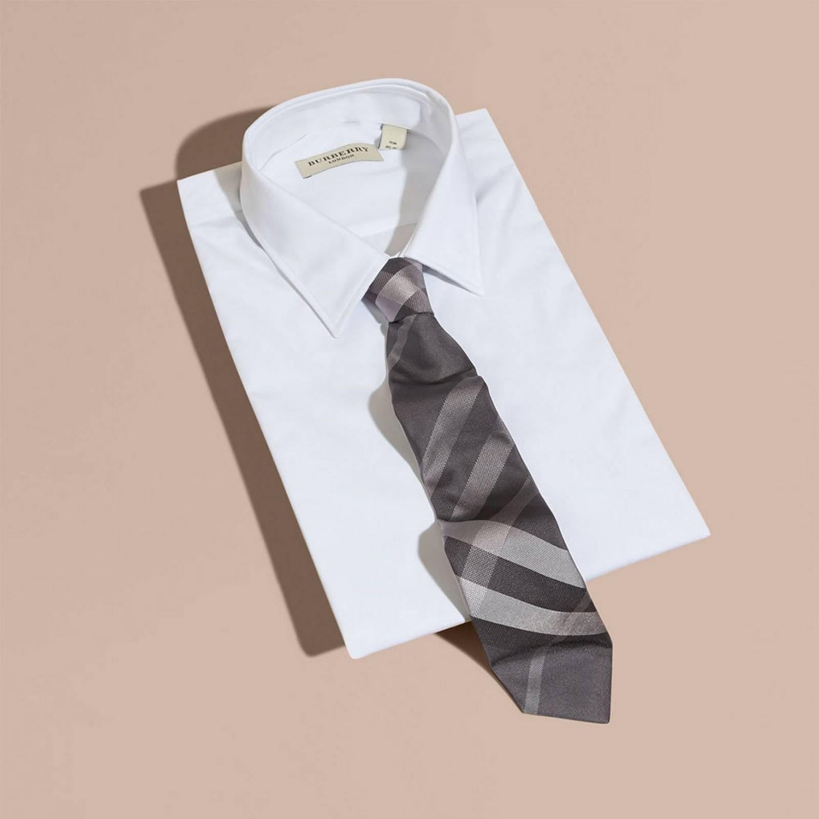 Burberry Modern Cut Check Silk Dark Charcoal Tie - Size: 3” (8cm) In New Condition For Sale In Los Angeles, CA