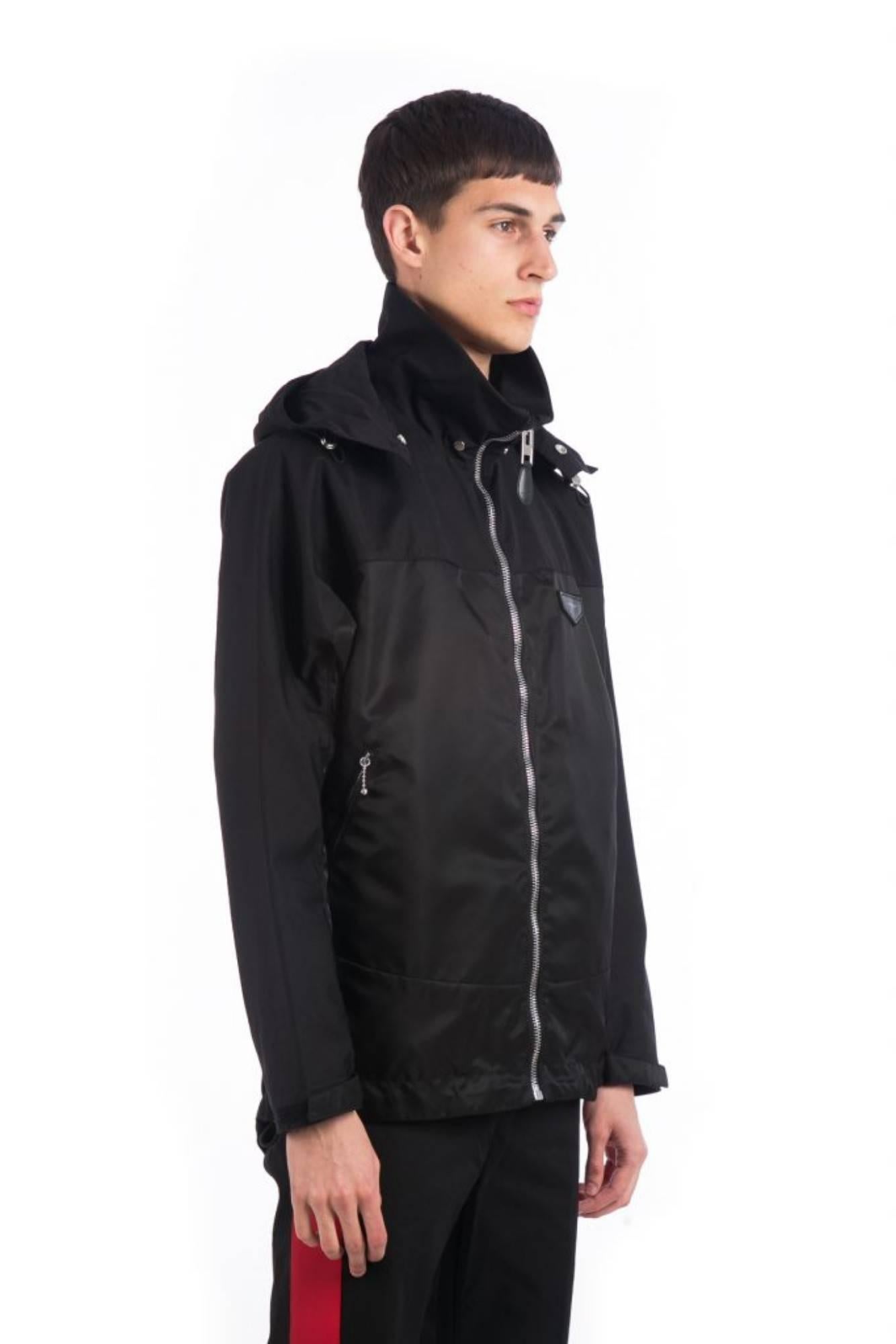 Zip Jacket
Black zip jacket
Front zip fastening
Front logo plaque
Drawstring hood
Straight hem
Long sleeves
100% cotton