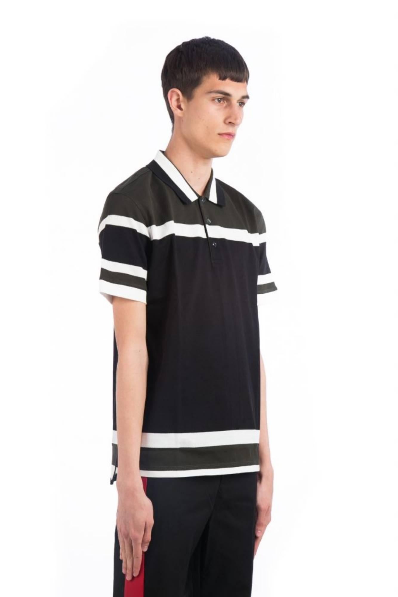 Paneled Polo Shirt
Black white and green polo shirt
Cuban fit
Paneled colour block design
Classic polo collar
Front button placket
Short sleeves
Composition 100% cotton