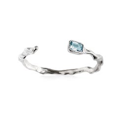 Bracelet-manchette « LIQUID » en argent sterling recyclé et topaze bleue, par Allie Early