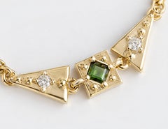 Bracelet Harriet en tourmaline verte, diamant blanc et or jaune 14 carats par Unkiya