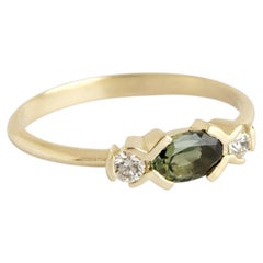 Bague Heleni en diamant blanc, tourmaline verte et or jaune 14 carats par Unkiya