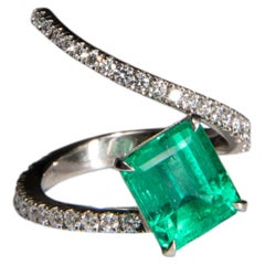 Movement Towards YourSelf Ring in 18K Gold, Diamonds & Emerald by Binadi Studio