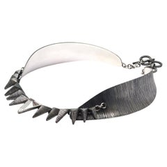 Halskette „Abbraccio“ aus Sterlingsilber und Bergkristall von Mariella Pilato