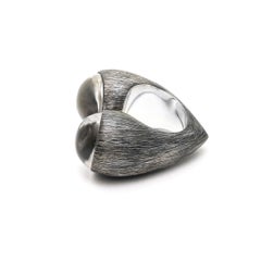 Anello “Cuore di cristallo” in argento sterling con cabochon di quarzo trasparente, di Mariella Pilato