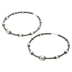 Orecchini "Galactic" in argento sterling e perle d'acqua dolce di Mariella Pilato