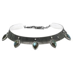Le collier « Moon Phases » en argent massif et perles d'eau douce, signé Mariella Pilato