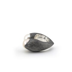 „Parallel Worlds“-Ring aus Sterlingsilber und Süßwasserperlen von Mariella Pilato