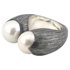 „Parallel Worlds“-Ring aus Sterlingsilber und Süßwasserperlen von Mariella Pilato