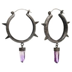 Boucles d'oreilles « Peaks » en argent massif, améthyste et quartz clair, par Mariella Pilato