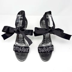 Gucci Frida Giannini Fall 2005 Black Satin Velvet Embroidered Heels US 8