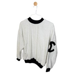CHANEL RARE – Gebrauchte Terry-Sweatshirt aus den 1990er Jahren mit Logo-Detail und CC-Logo am Ärmel