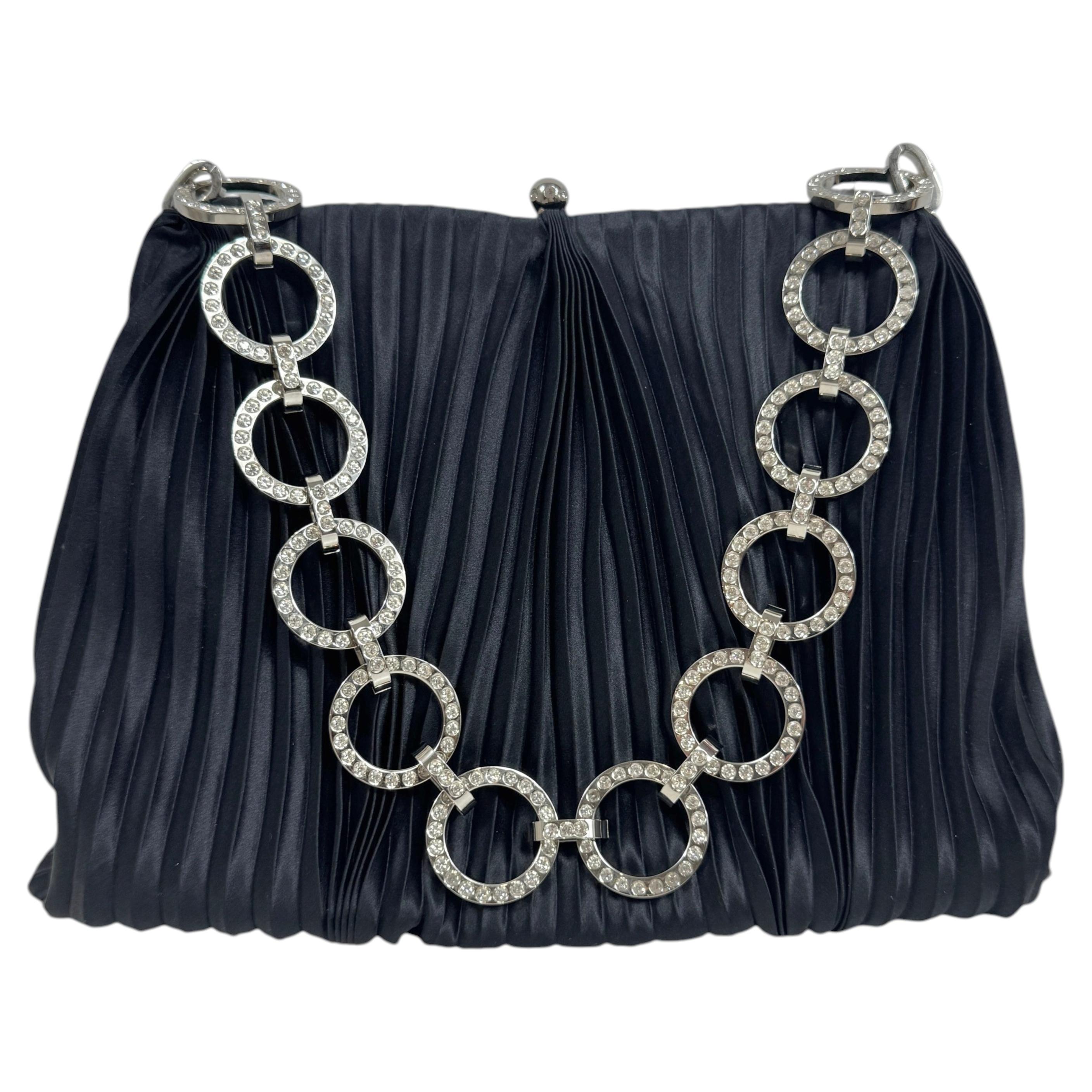 Sac à bandoulière Valentino Garavani en soie plissée noire en vente