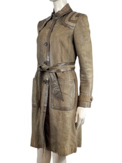 Gucci-Trenchcoat aus Schlangenleder in Taupe