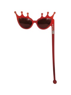 Corinne Cobson X Alain Mikli – Rote Sonnenbrille aus Kunstharz zum Tragen in der Hand