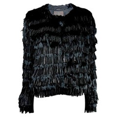 Roberto Cavalli, colección Prefall 2013: chaqueta negra de piel de cordero y llama con flecos