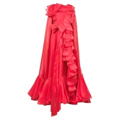 Valentino Pierpaolo Piccioli Prefall 2019 Look 87 Abito-mantella in organza rossa con volant