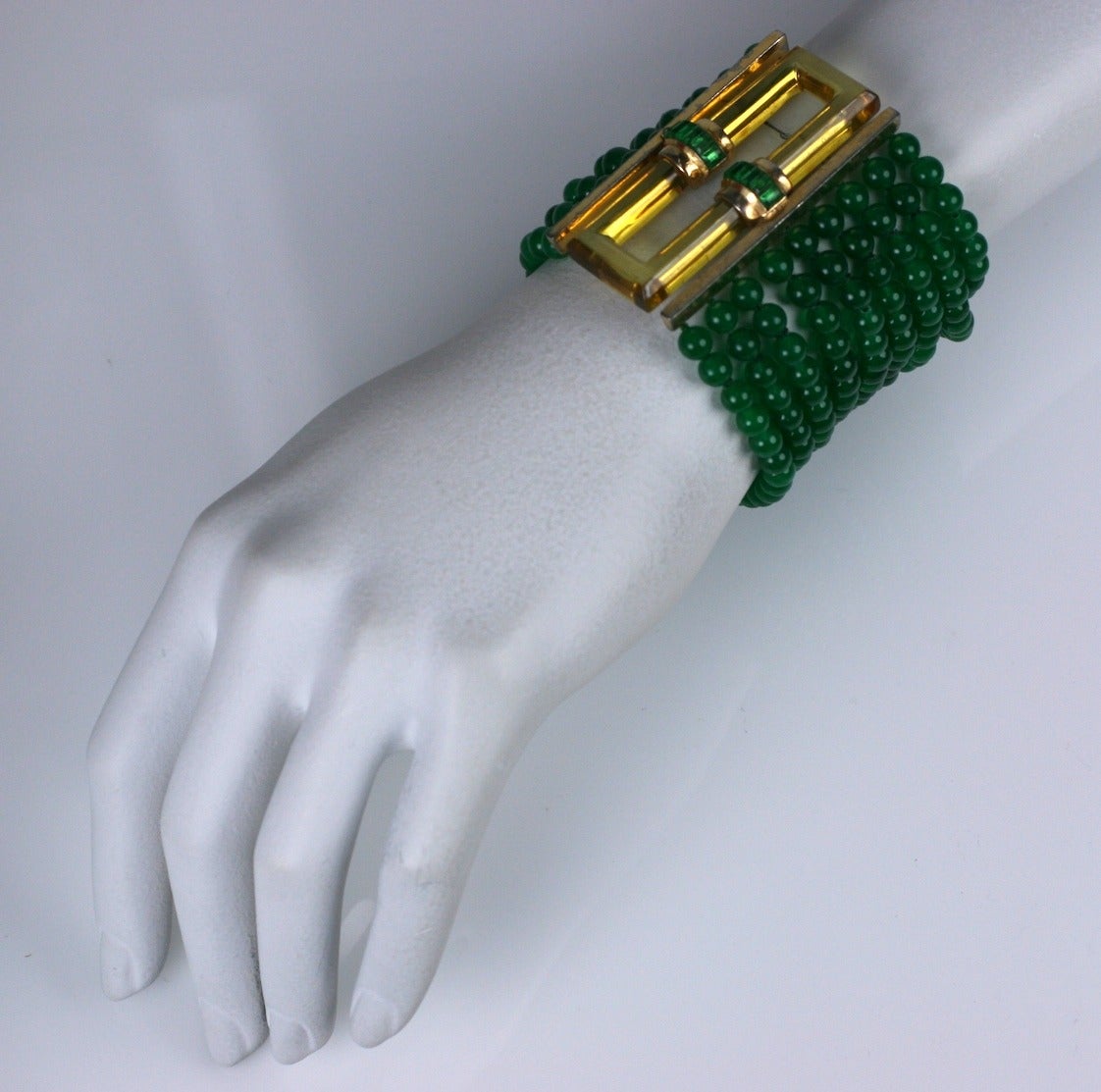 Trifari Breites Art Deco Kunst Smaragd-Perlenarmband Damen im Angebot