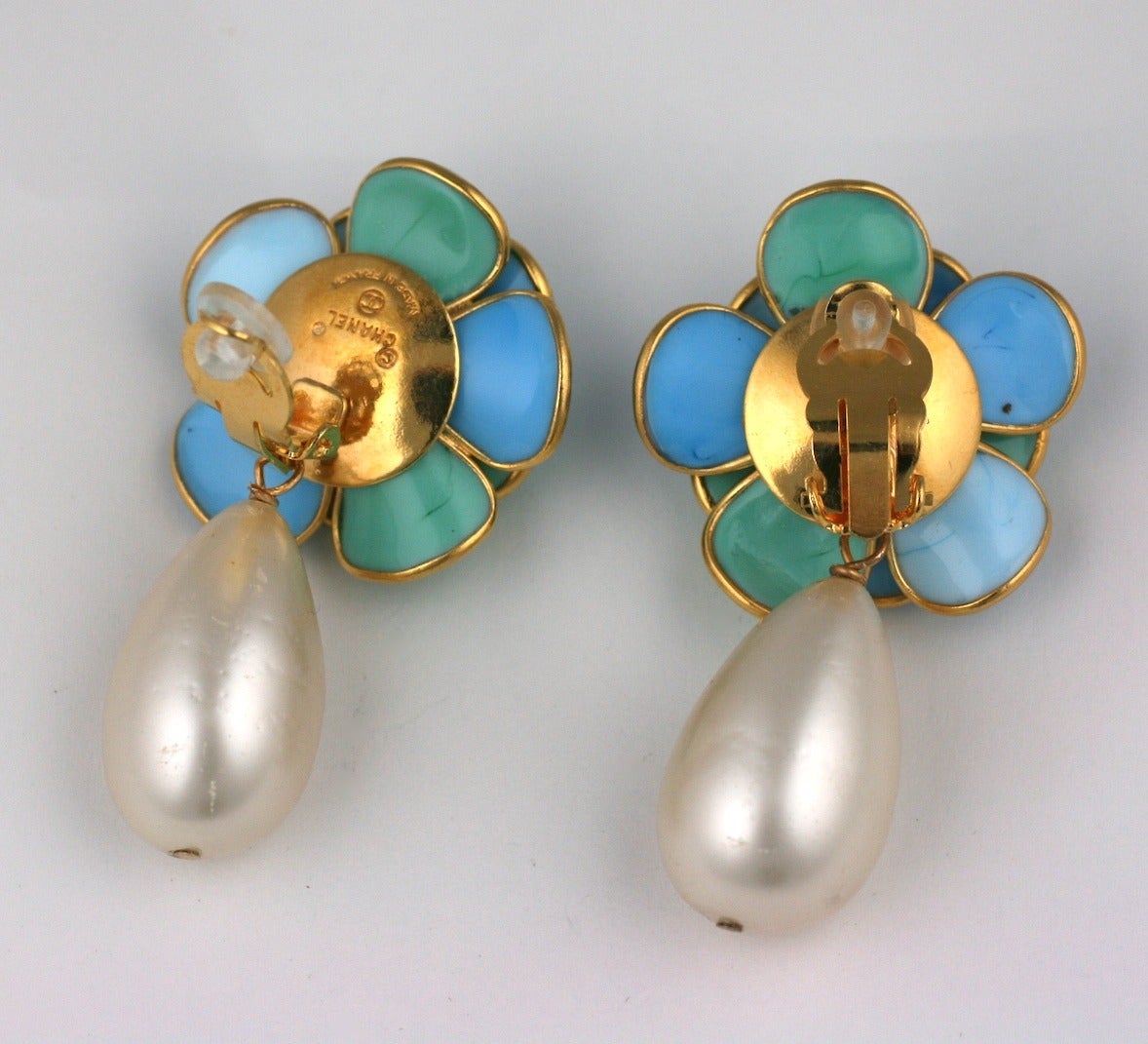 Chanel Camellia Earrings In Excellent Condition In New York, NY