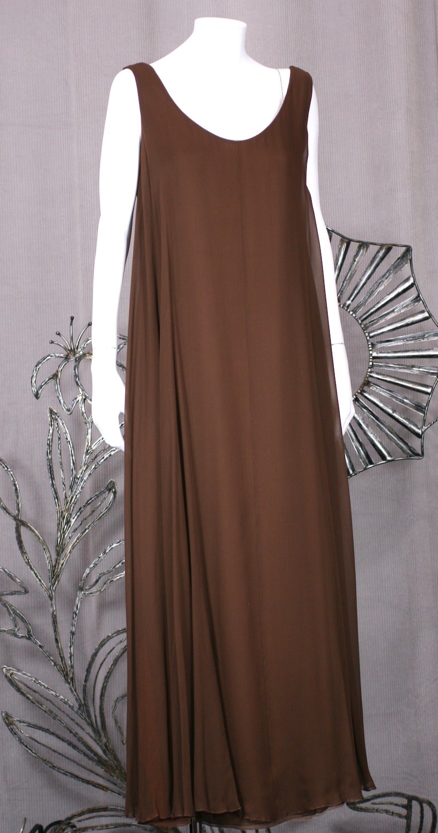 Noir Robe en mousseline de soie marron Stravapoulos en vente