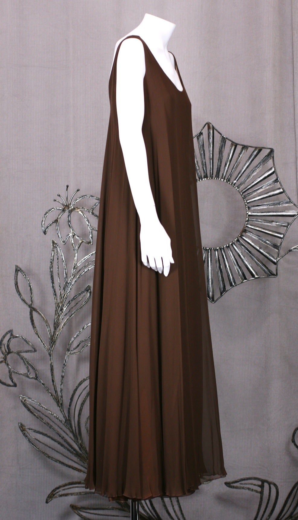 Robe en mousseline de soie marron Stravapoulos Excellent état - En vente à New York, NY