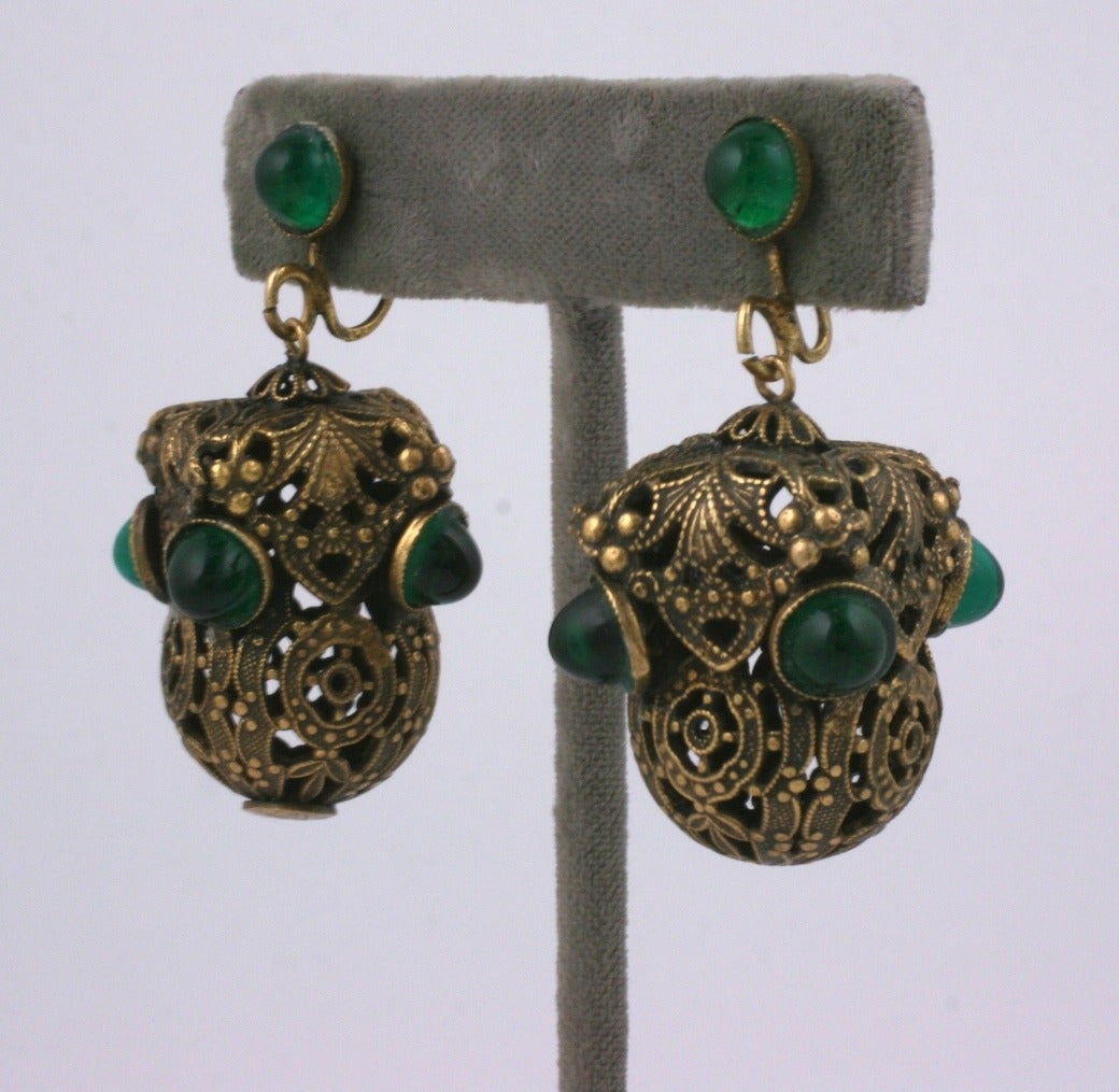 Joseff Hollywood signature lacquered Russian gilt and emerald cabochon Byzantine revival fob dangle earclips. Clip back fittings. 1940's USA.
Length 2