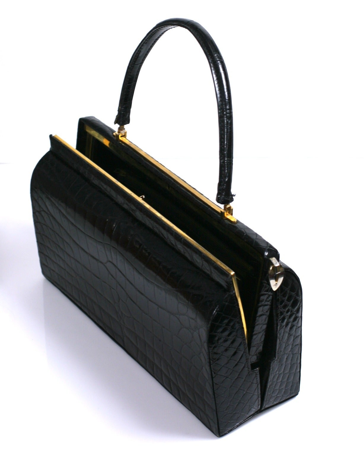 Elegant Elongated Alligator Bag In Excellent Condition In New York, NY