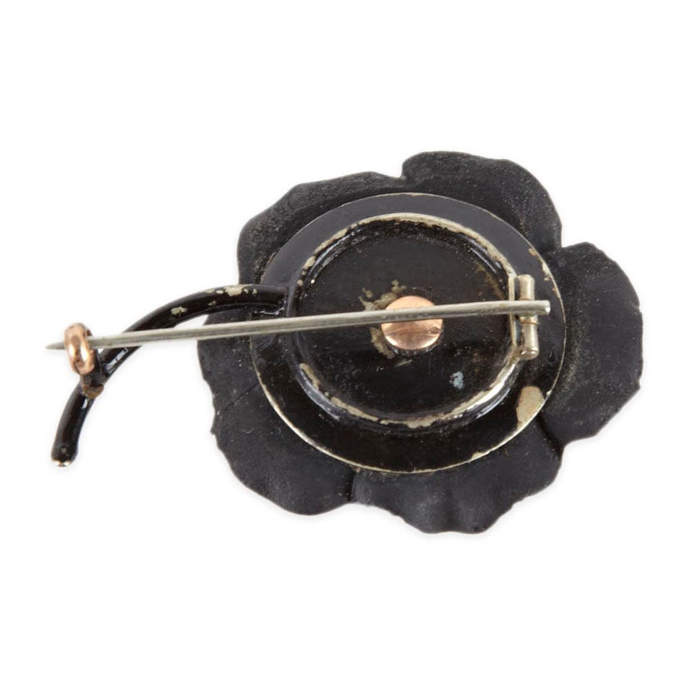 Victorian realistic pansy brooch of hand carved black onyx with diamond center stone. Japanned metal, Late 19th C. Excellent condition.
L 1.75