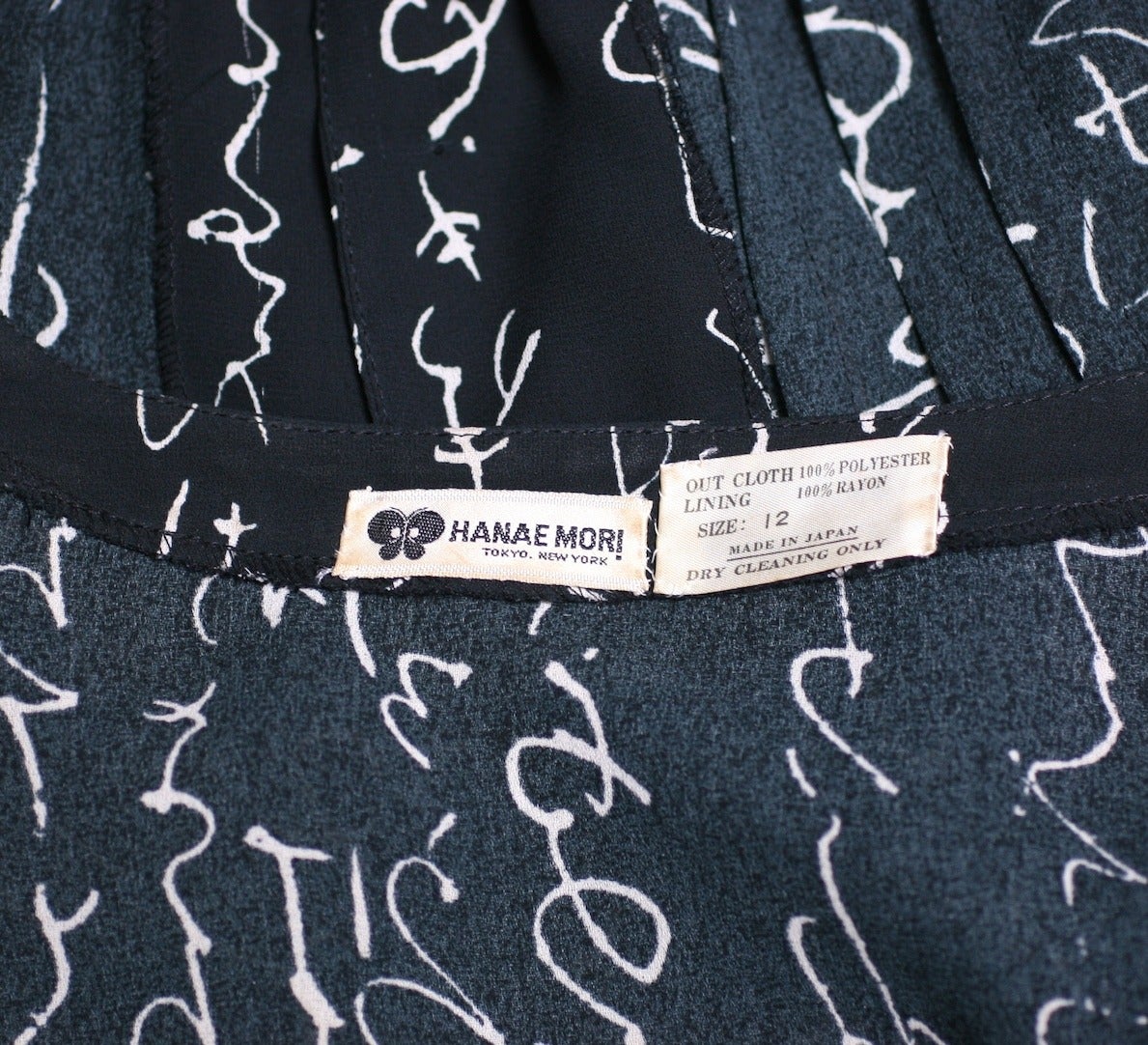 Hanae Mori Calligraphic Print Gown In Excellent Condition For Sale In New York, NY