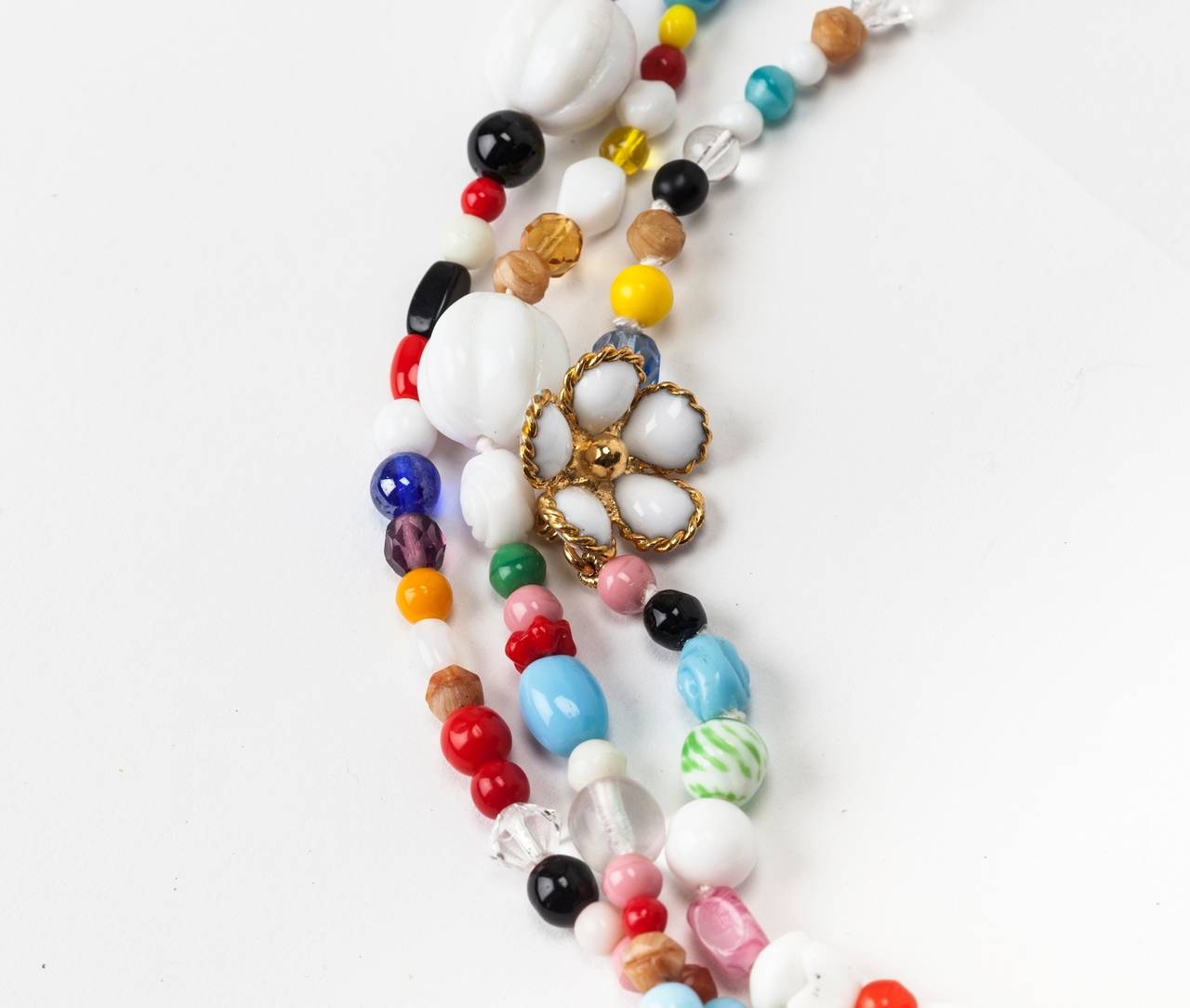 Multicolor Fleurette Lariat, MWLC In New Condition For Sale In New York, NY