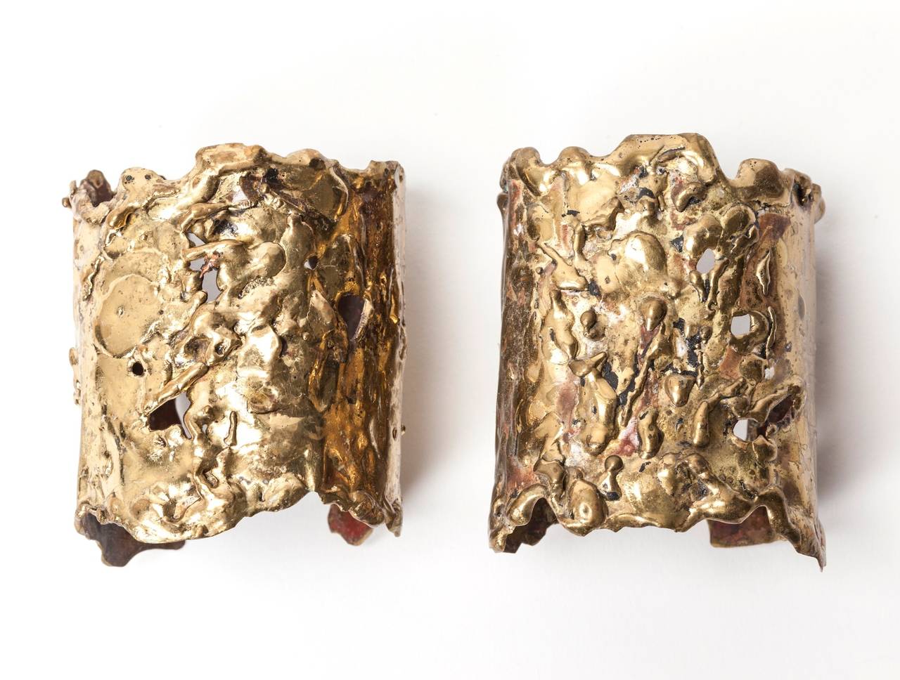 Pair of artisan Brutalist cuffs in brass  circa 1970. Handmade with random splatter detailing. 1970s USA.
Excellent condition.