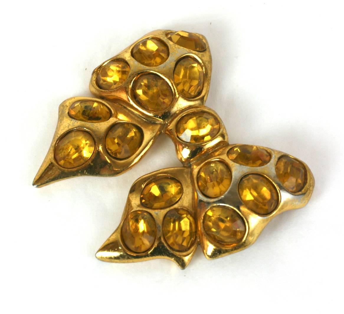 Calvaire 1940's bow knot brooch of gilt metal and faux topaz faceted oval stones in the chunky style of Suzanne Belperron. Unsigned. 
Excellent Condition, Length 2.50