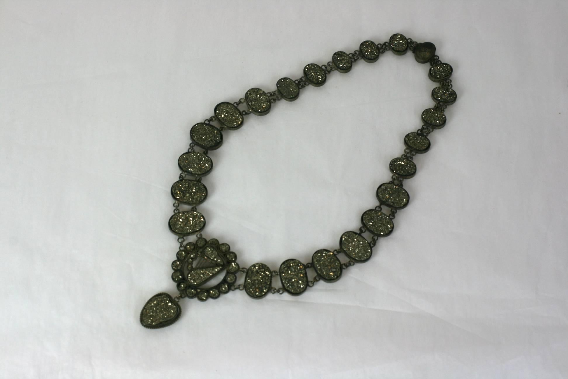 Grand et merveilleux collier de pyrite victorien de la fin du 19ème siècle. Autrefois appelé 