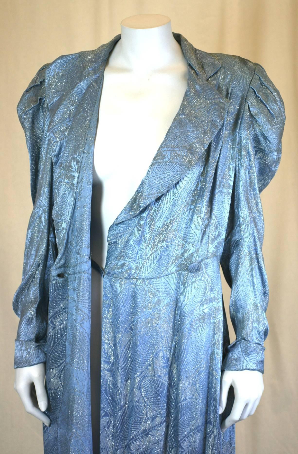 Art Deco Silver and Blue Lame Wrap For Sale 3