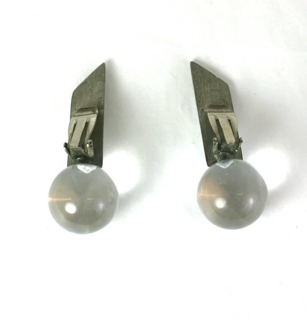Clip per orecchie a sfera in lucite in stile déco In condizioni ottime in vendita a New York, NY