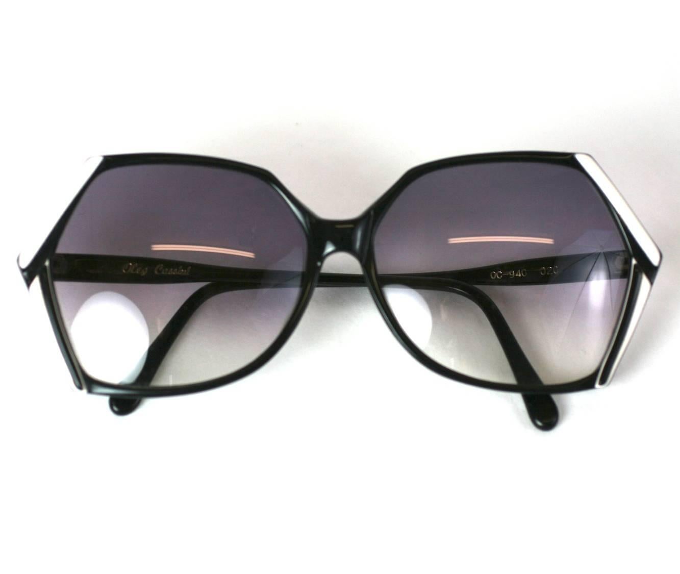 Oleg Cassini Graphic Black White Sunglasses In Excellent Condition For Sale In New York, NY