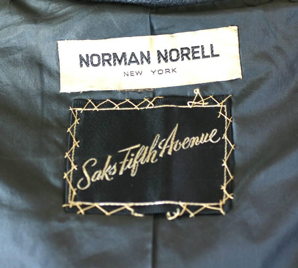 Norman Norell - Cape en flanelle grise en vente 5