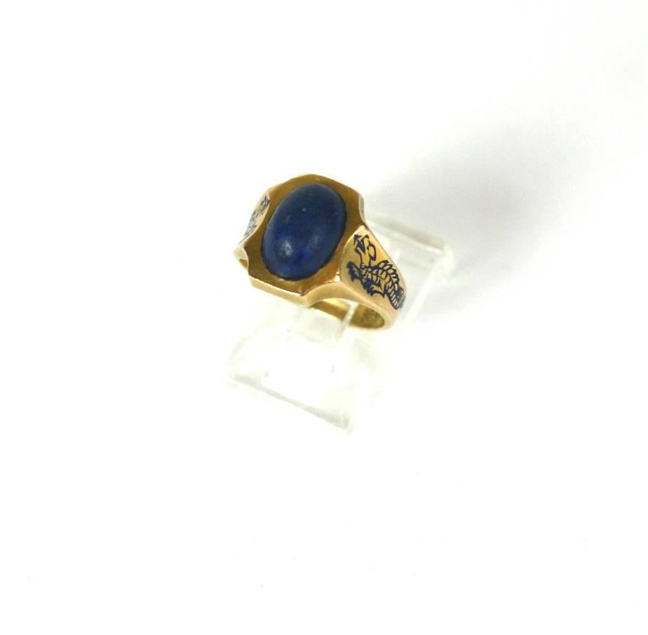 Wonderful and unusual Art Deco lapis lazuli cabochon ring with enameled dragon motifs. Small size ring set in 14k gold from circa 1930. Lovely, heavy quality craftsmanship with amazing 