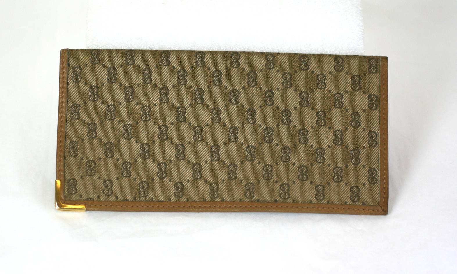 Gucci Signature Logo Money Fold from the 1980's, Italy. Gilt metal tips. Leather lined. Excellent Condition. 
L 6.7/8