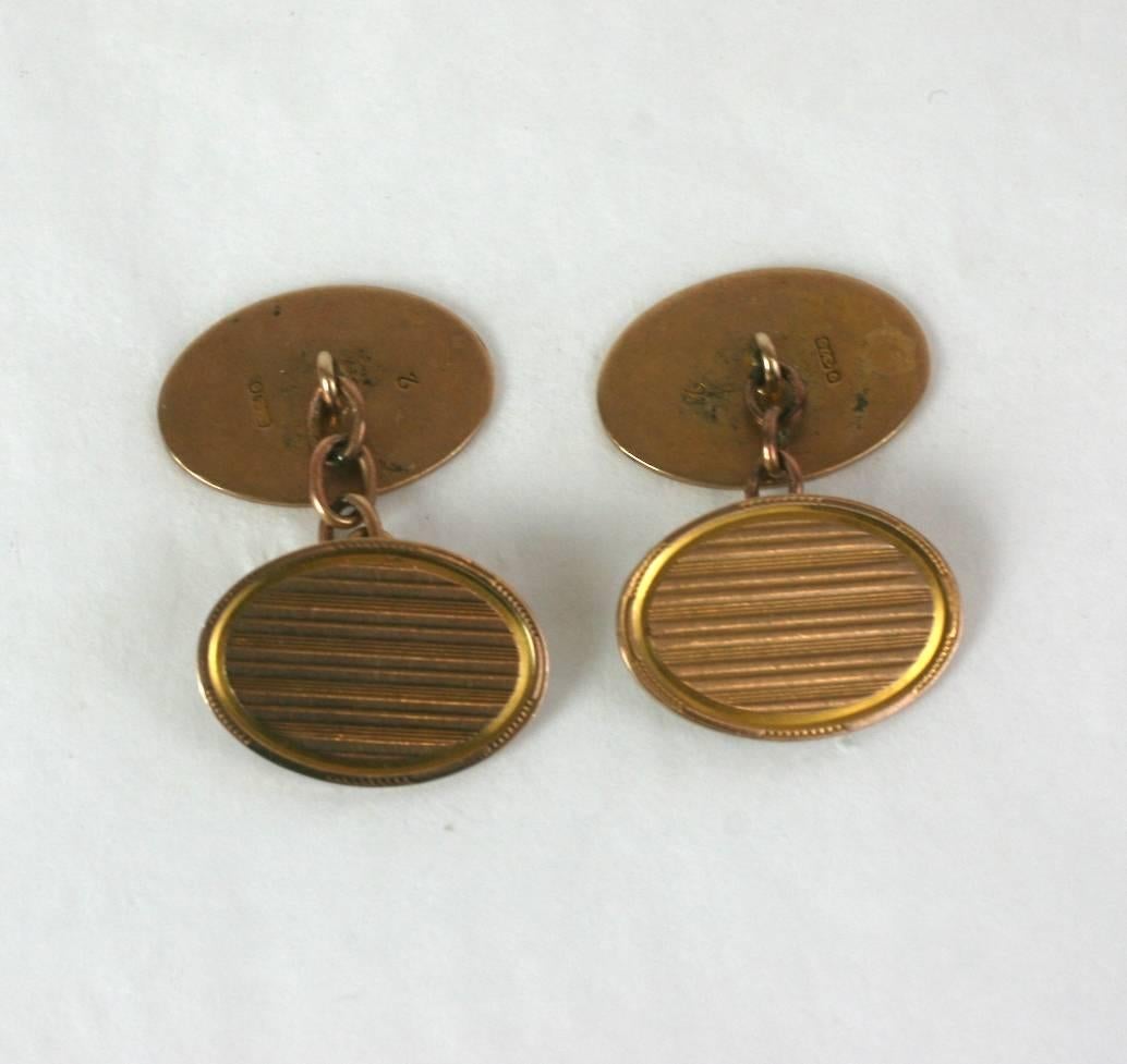 Elegant Art Deco striped and incised back to back, 9 carat gold cufflinks.
1920s U.K. Excellent Condition