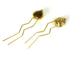 Isabel Canovas Rare ornement de cheveux en verre coulé en forme de coquille d'almond