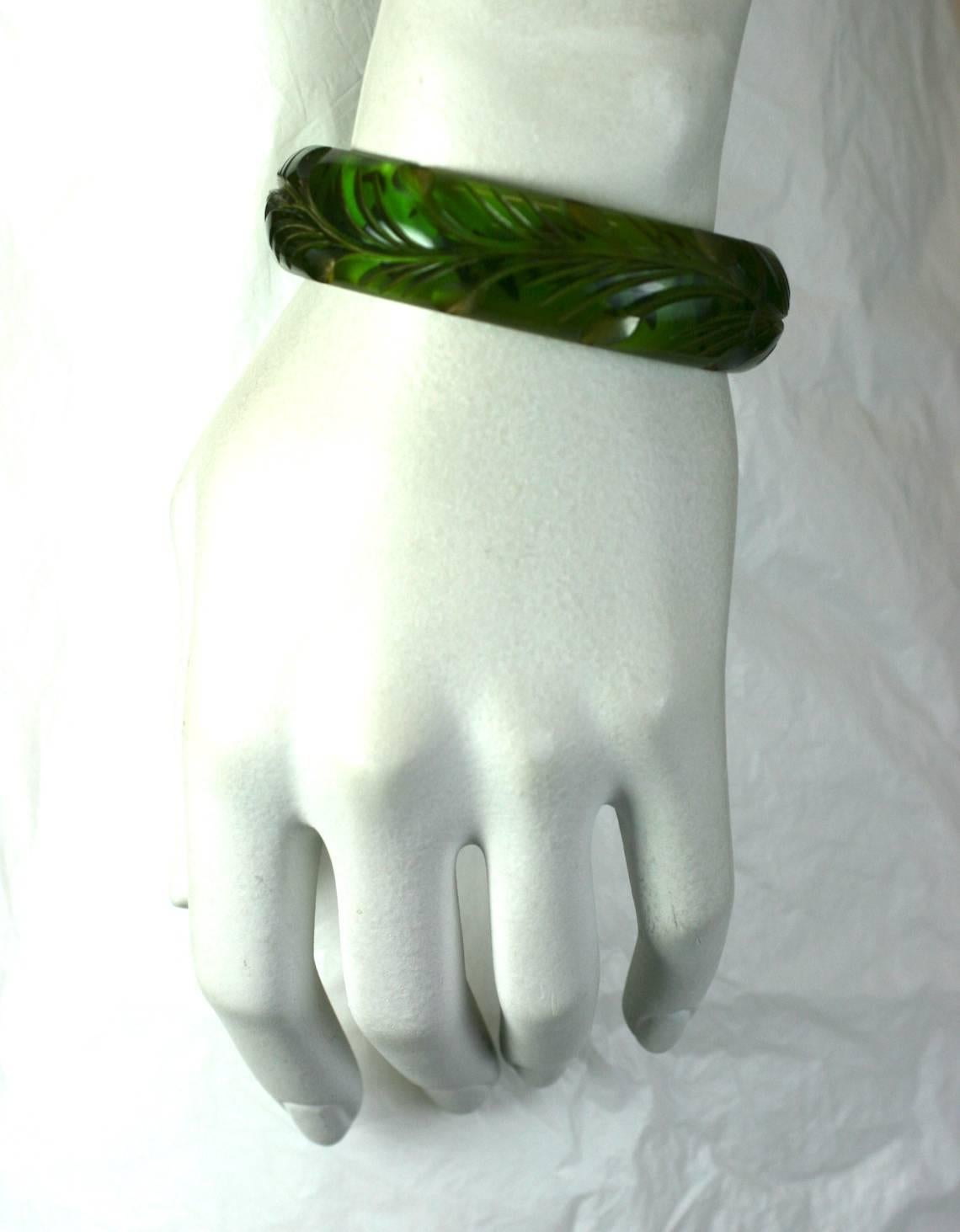 Apple Juice Bakelite Carved Bangle In Excellent Condition In New York, NY