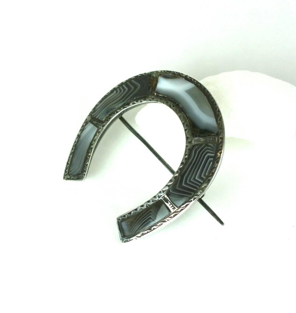 Victorian Scottish Agate Horseshoe Brooch In Excellent Condition In New York, NY