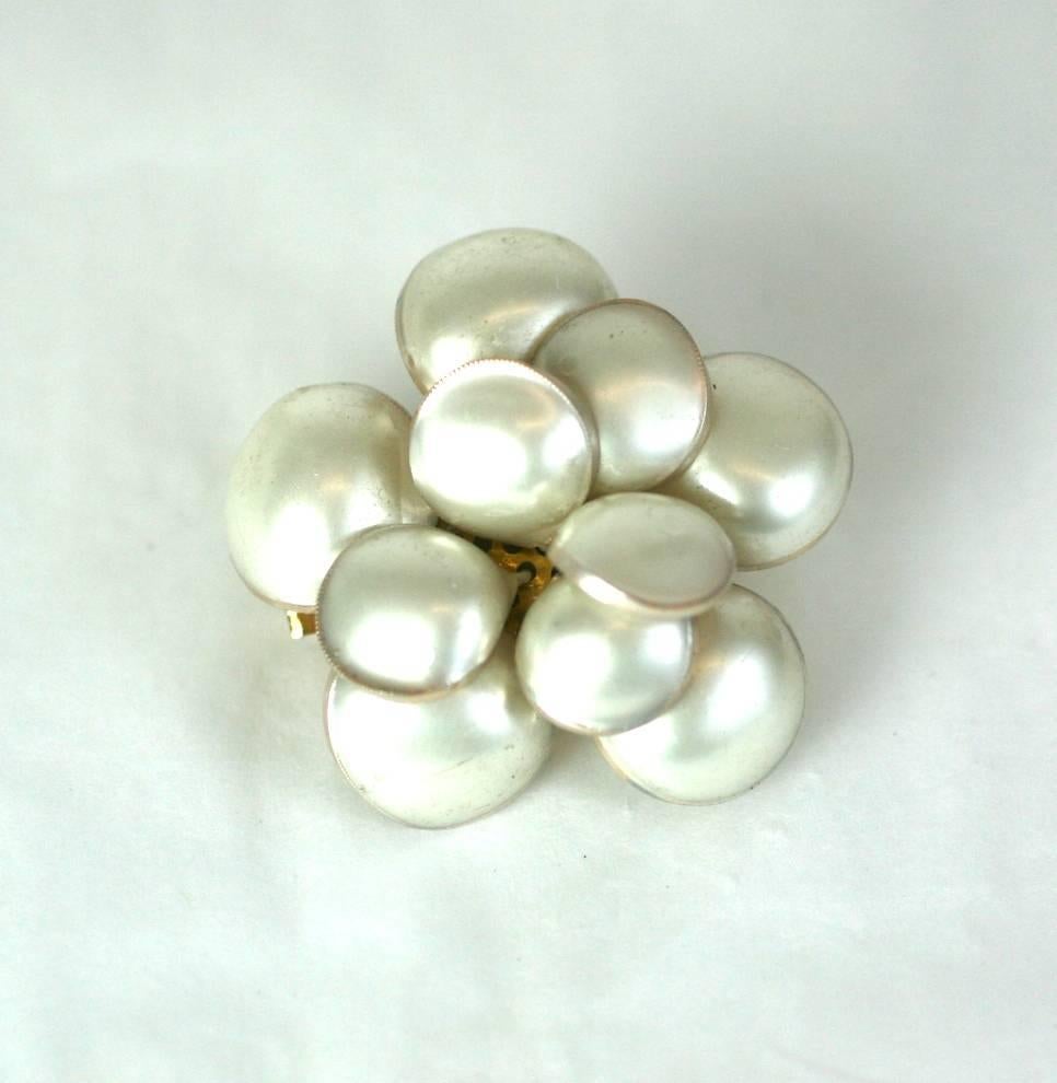 Classique Maison Gripoix pour  Broche Chanel en perles de camélia, Maison Gripoix Pour femmes en vente