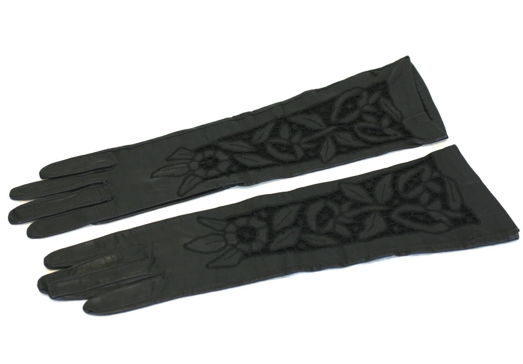 Elegant leather gloves in black calf with embroidered and openwork floral detailing. 1950's France, Size 6.5 to 7. 
Excellent condition. 