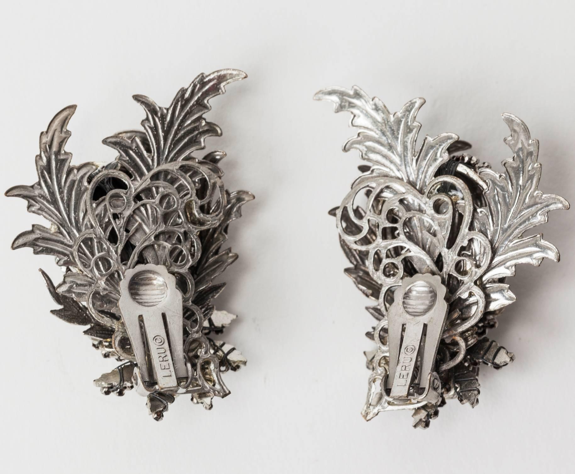 Elaborate and dimensional, woven cut steel beaded earrings with clip back fittings by Leru from the 1950's. Very similar in construction to Miriam Haskell pieces. Berry and floral motifs with super hand sewn detailing throughout.
Excellent