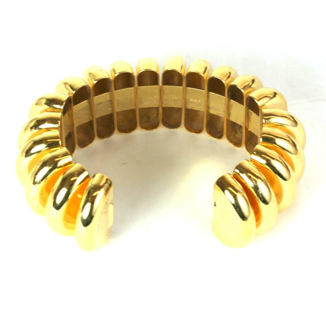 Golden Art Deco Ribbed Cuff In Excellent Condition For Sale In New York, NY
